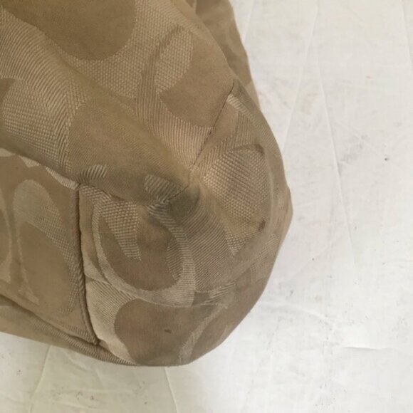 Coach Soho Lyn Signature Leather CC Shoulder Bag Hobo Zip Pockets Neutral Tote - Picture 8 of 16